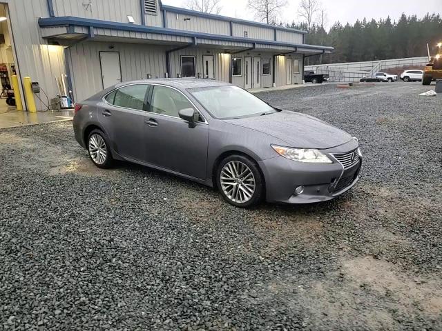 2013 Lexus ES - Image 11
