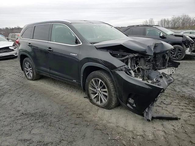 2017 Toyota Highlander - Image 11