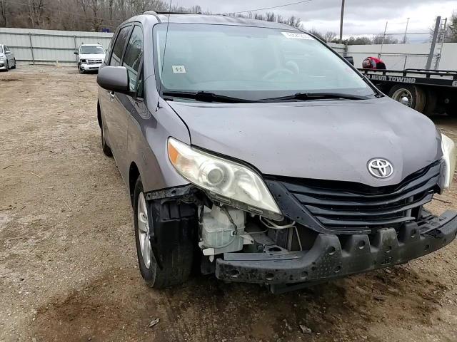 2011 Toyota Sienna - Image 11