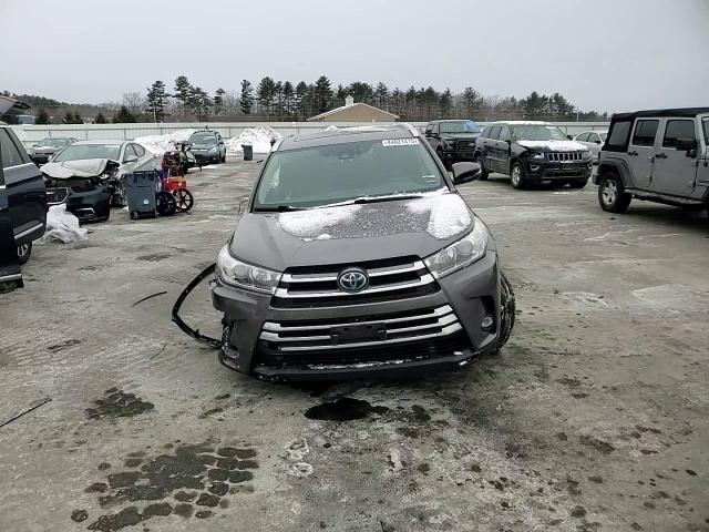 2019 Toyota Highlander - Image 11