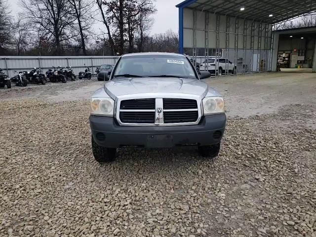 2006 Dodge Dakota - Image 10