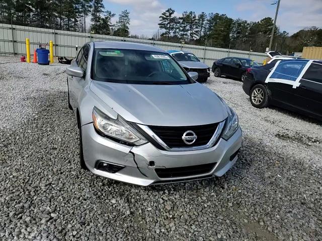 2018 Nissan Altima - Image 13