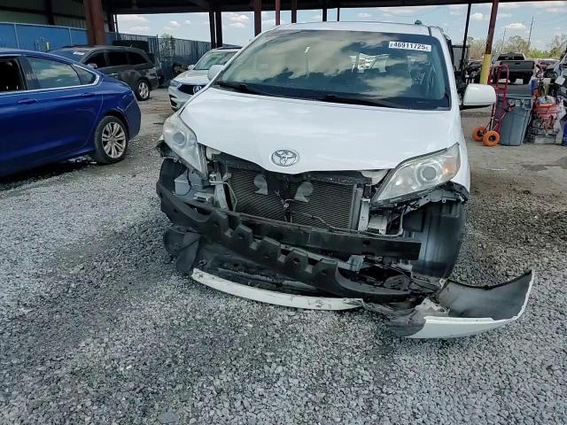 2013 Toyota Sienna - Image 15