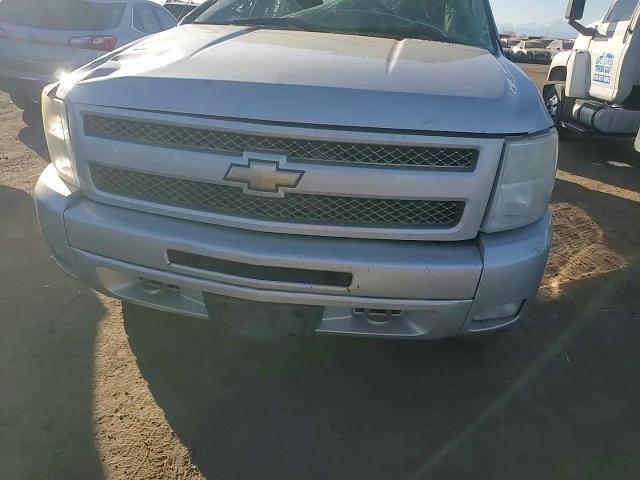 2011 Chevrolet Silverado - Image 11
