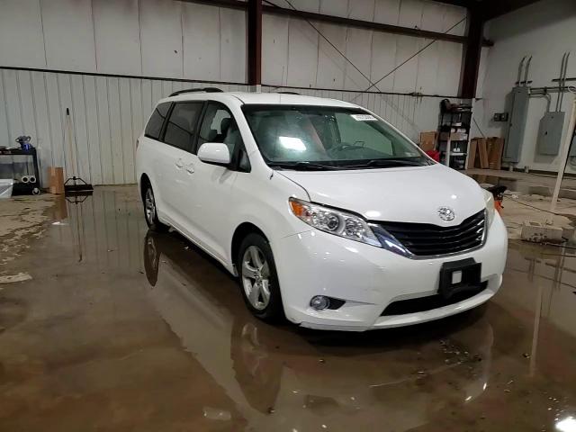 2012 Toyota Sienna - Image 14