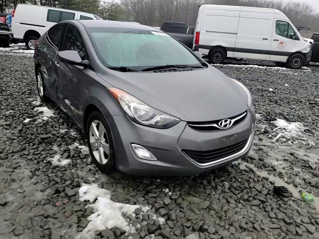 2013 Hyundai Elantra - Image 10