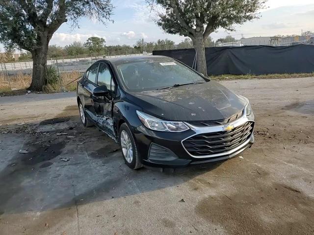 2019 Chevrolet Cruze - Image 10
