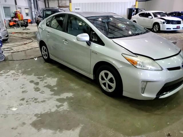 2013 Toyota Prius - Image 13
