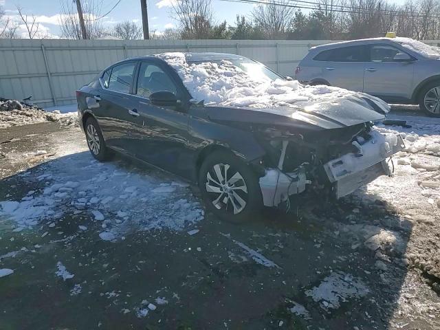 2019 Nissan Altima - Image 11