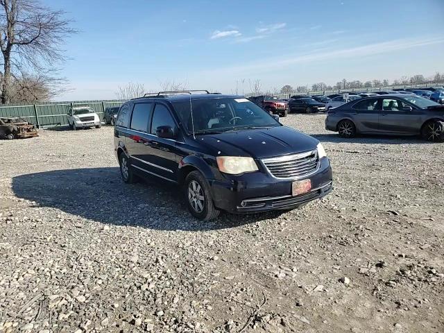 2013 Chrysler Town & Country - Image 12