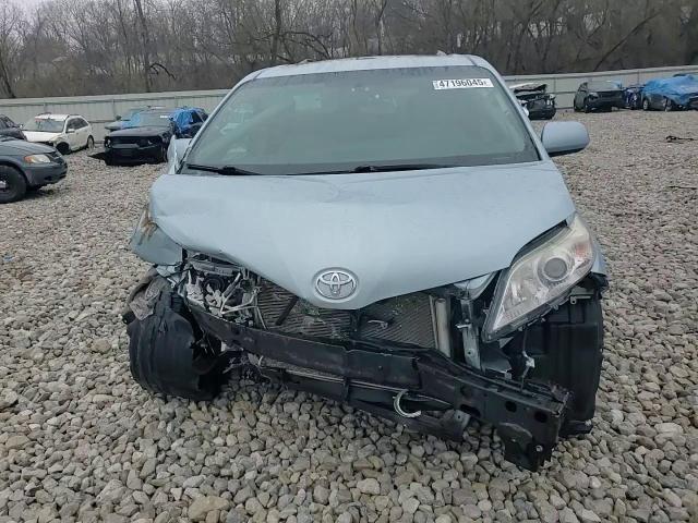 2015 Toyota Sienna - Image 12