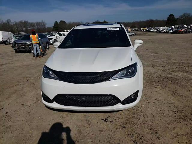 2020 Chrysler Pacifica - Image 12