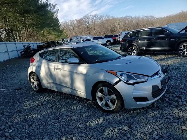 2014 Hyundai Veloster - Image 10