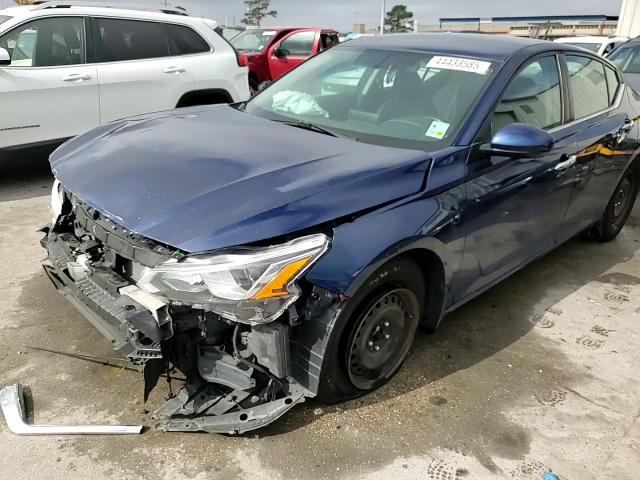2019 Nissan Altima - Image 14