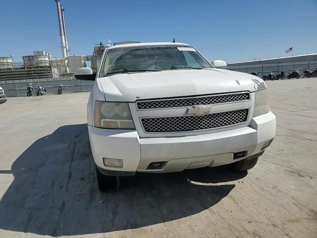2009 Chevrolet Avalanche - Image 11
