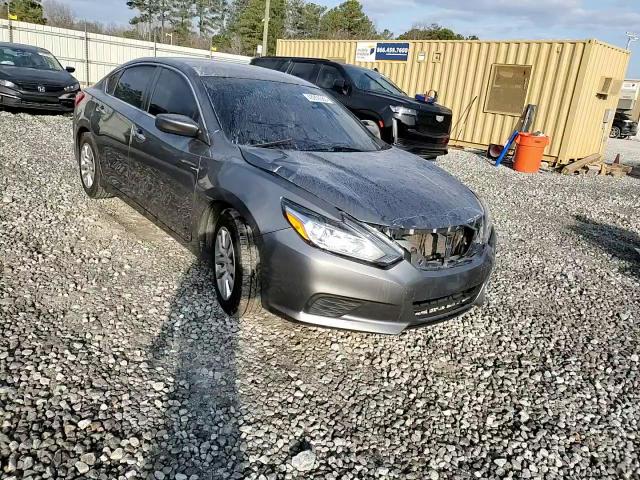 2017 Nissan Altima - Image 13