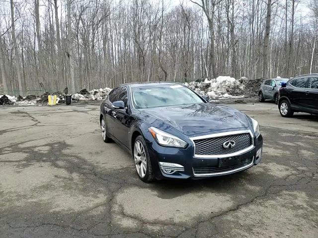 2016 Infiniti Q70 - Image 11