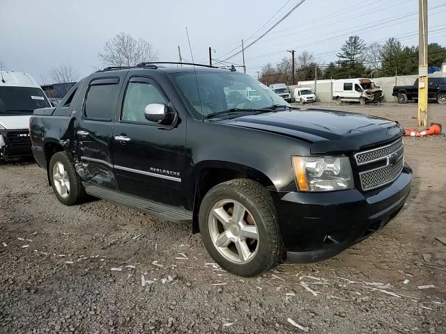 2012 Chevrolet Avalanche - Image 10