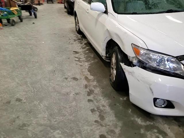 2011 Toyota Camry - Image 11