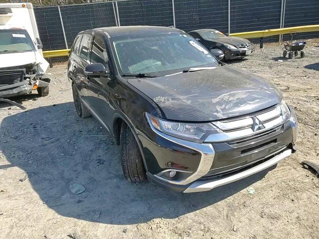 2016 Mitsubishi Outlander - Image 12