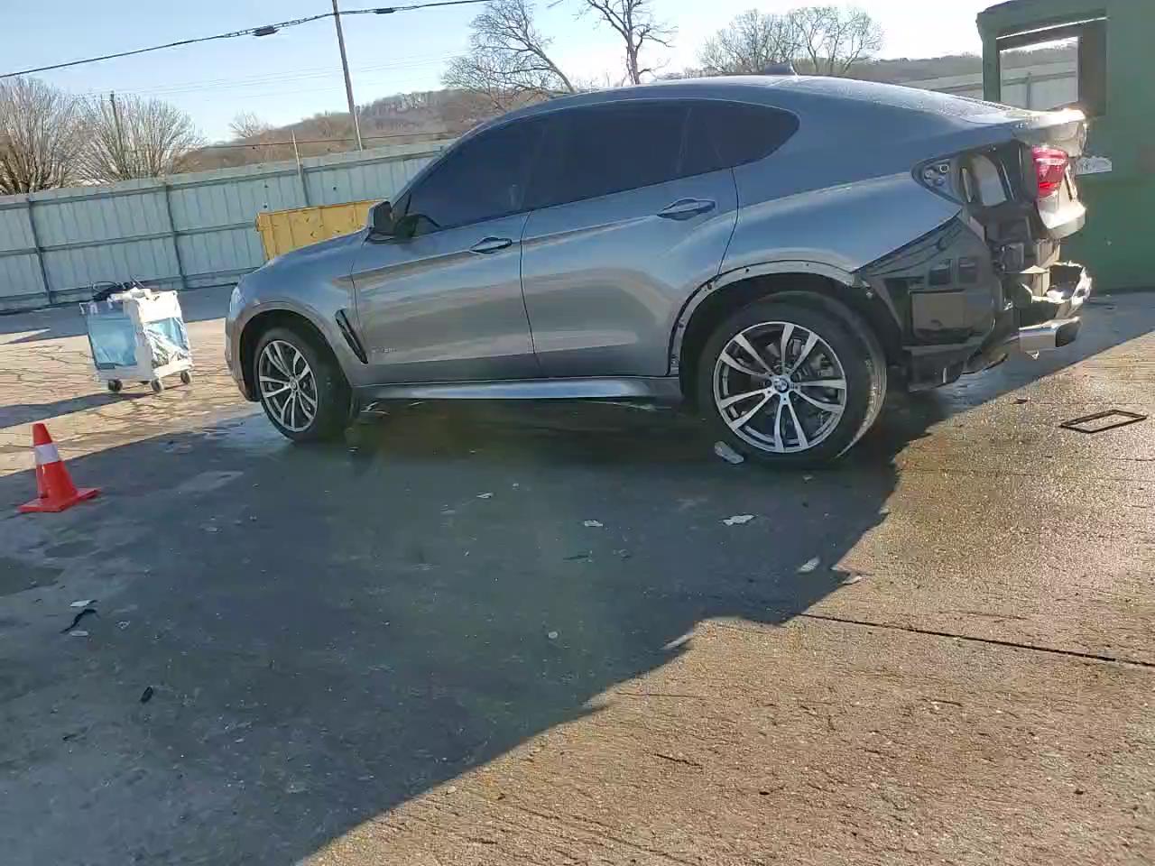 Фото: 5UXKU6C50J0W39048