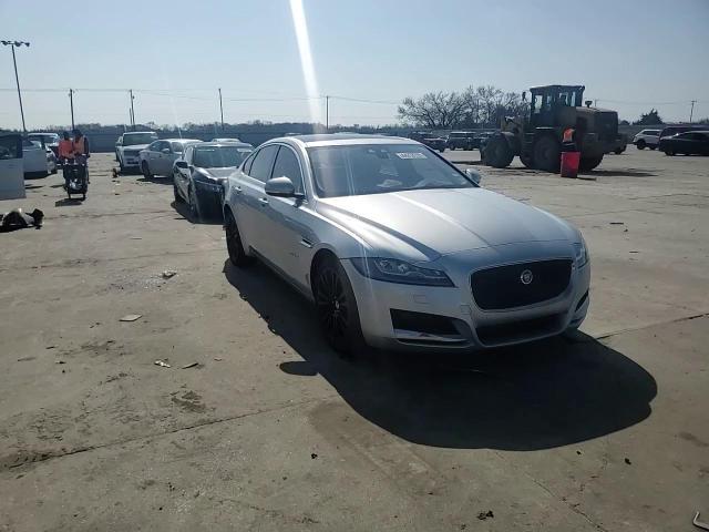 2019 Jaguar XF - Image 11