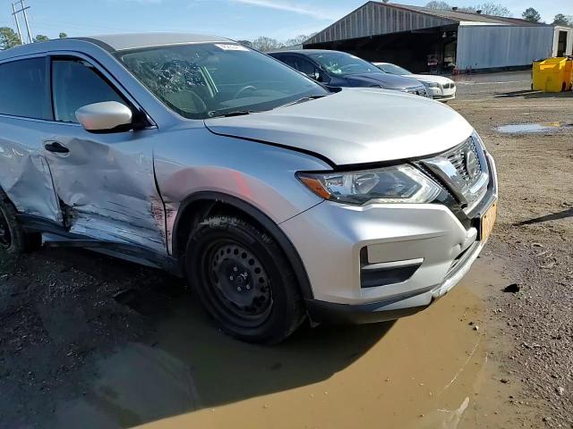 2018 Nissan Rogue - Image 11