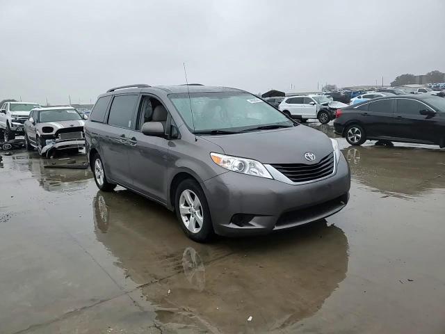 2014 Toyota Sienna - Image 15