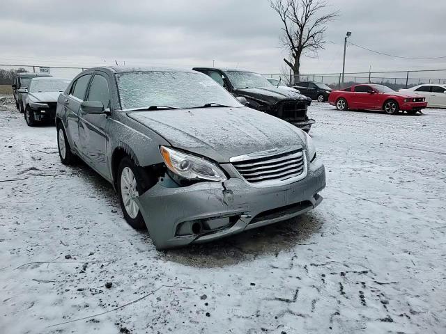 2012 Chrysler 200 - Image 11