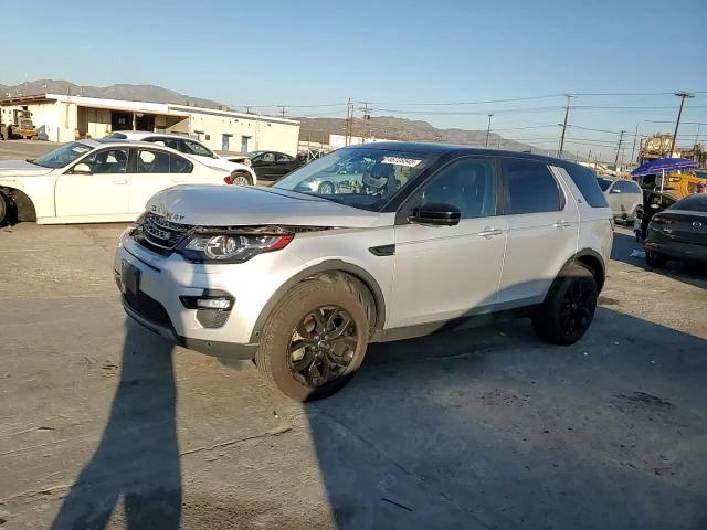 2017 Land Rover Discovery - Image 12