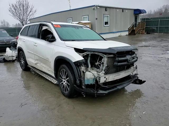 2018 Toyota Highlander - Image 12