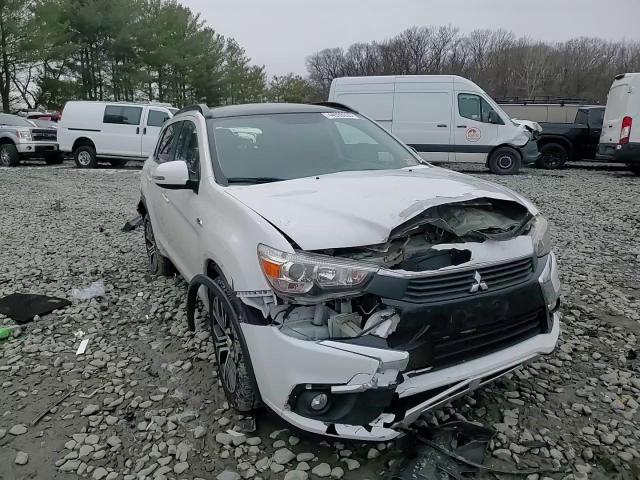 2017 Mitsubishi Outlander - Image 11