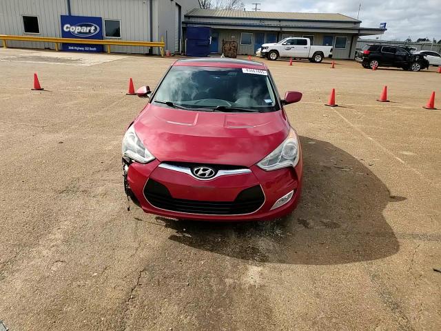 2013 Hyundai Veloster - Image 11