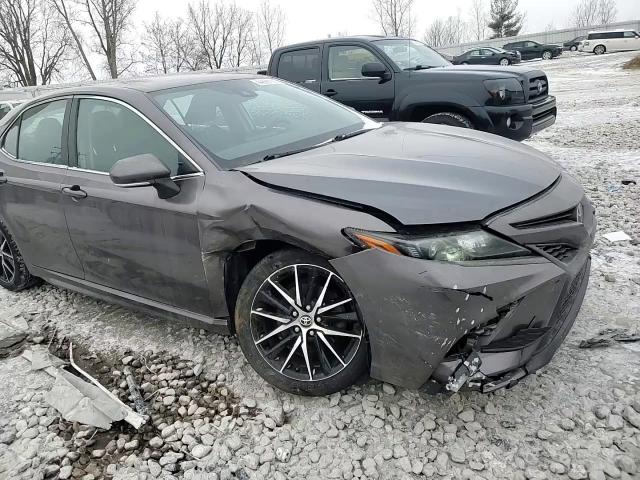 2022 Toyota Camry - Image 11