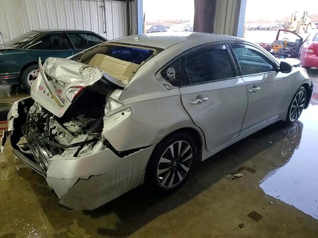 2017 Nissan Altima - Image 14