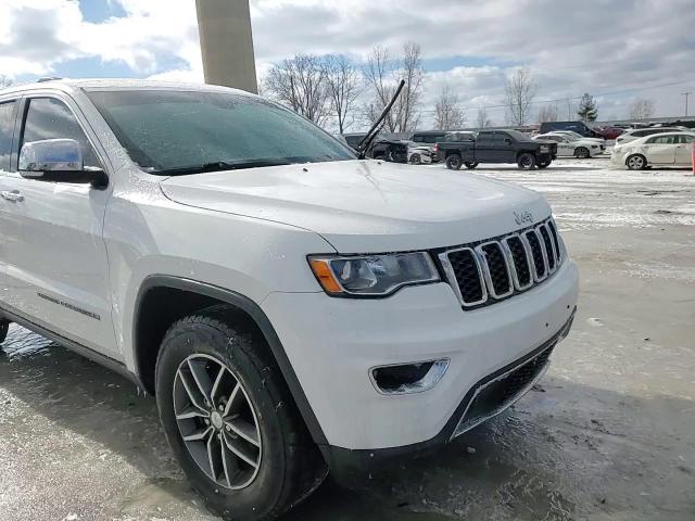 2017 Jeep Grand Cherokee - Image 14