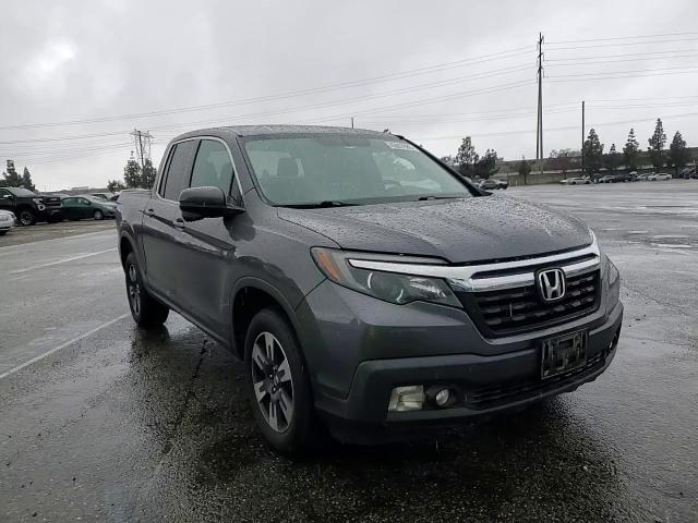 2017 Honda Ridgeline - Image 11