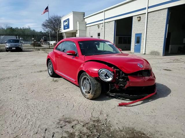 2012 Volkswagen Beetle - Image 11