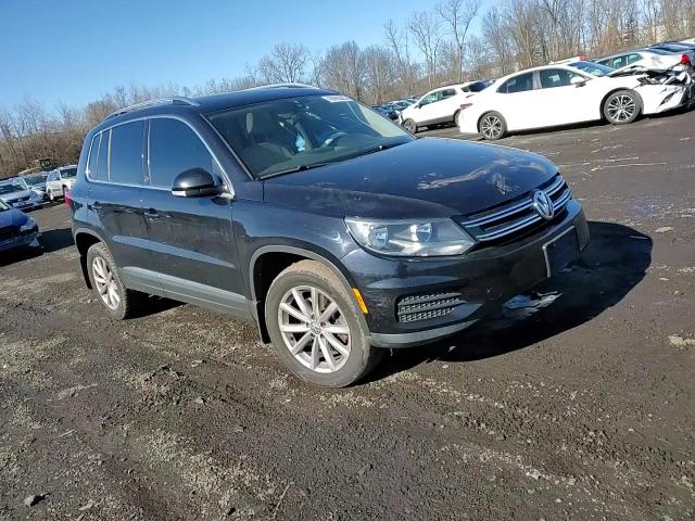 2017 Volkswagen Tiguan - Image 12