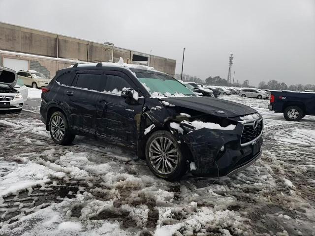 2021 Toyota Highlander - Image 12
