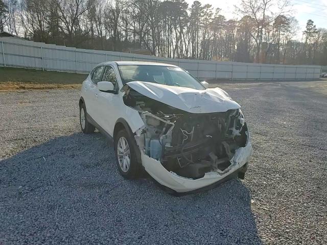 2018 Nissan Rogue - Image 11