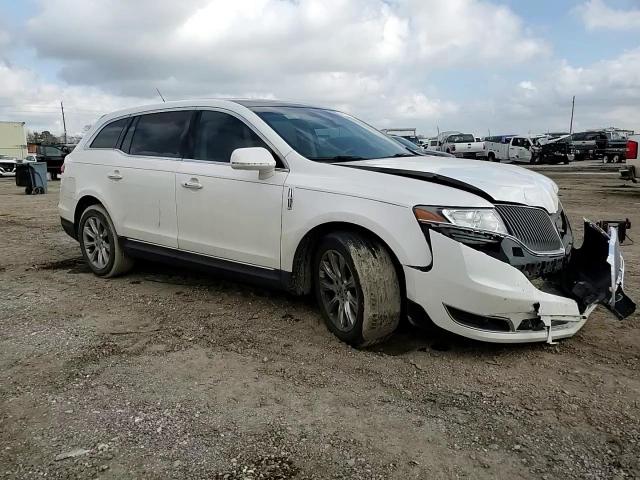 2014 Lincoln MKT - Image 12