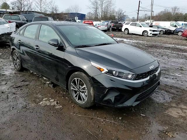 2023 Kia Forte - Image 11