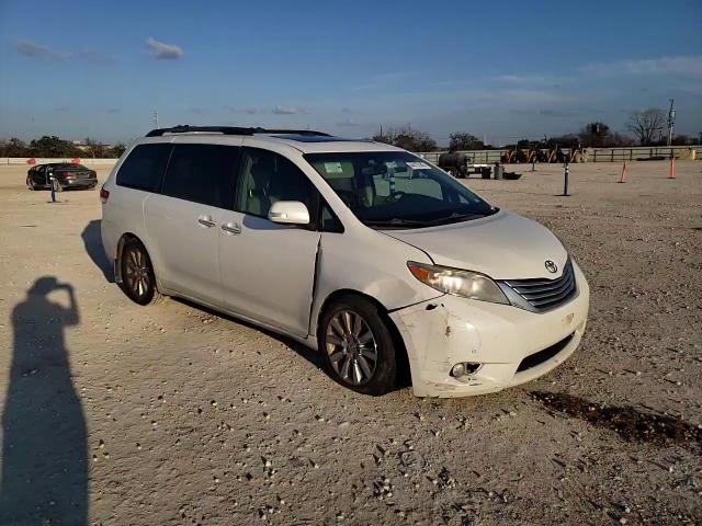 2014 Toyota Sienna - Image 12
