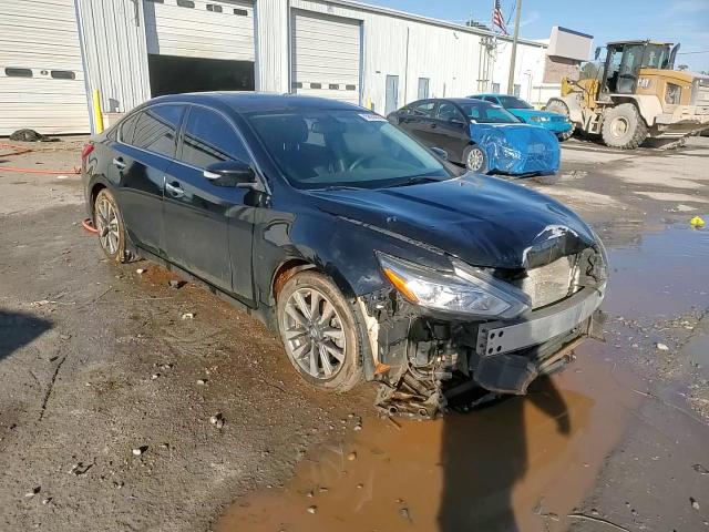 2017 Nissan Altima - Image 14