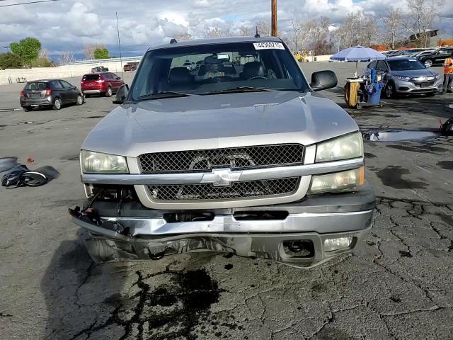 2004 Chevrolet Silverado - Image 11