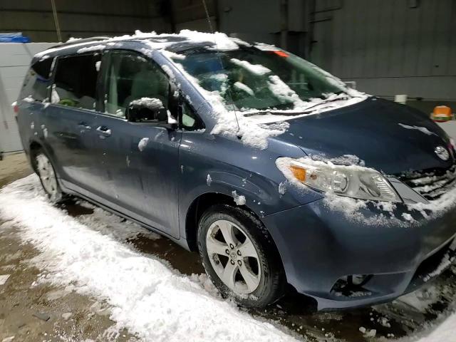 2014 Toyota Sienna - Image 12