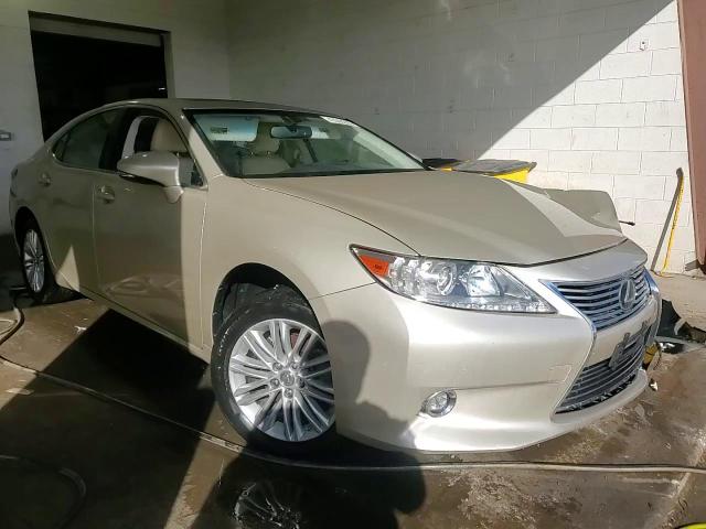 2015 Lexus ES - Image 11