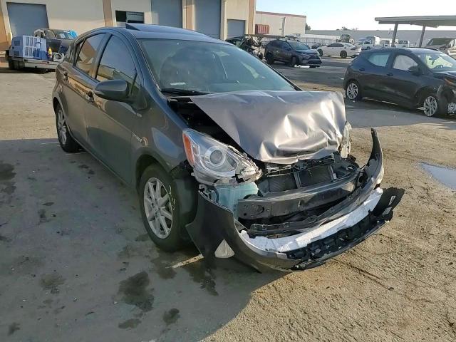 2015 Toyota Prius - Image 11