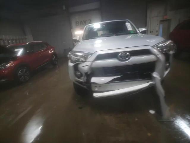 2018 Toyota 4Runner - Image 13